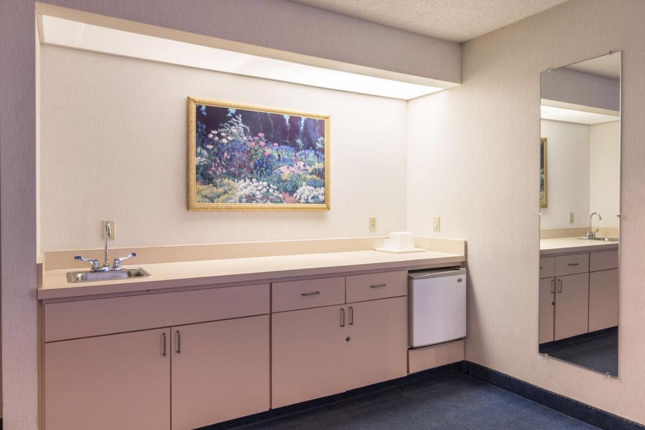 Quality Express Inn & Suites Mineral Wells Экстерьер фото