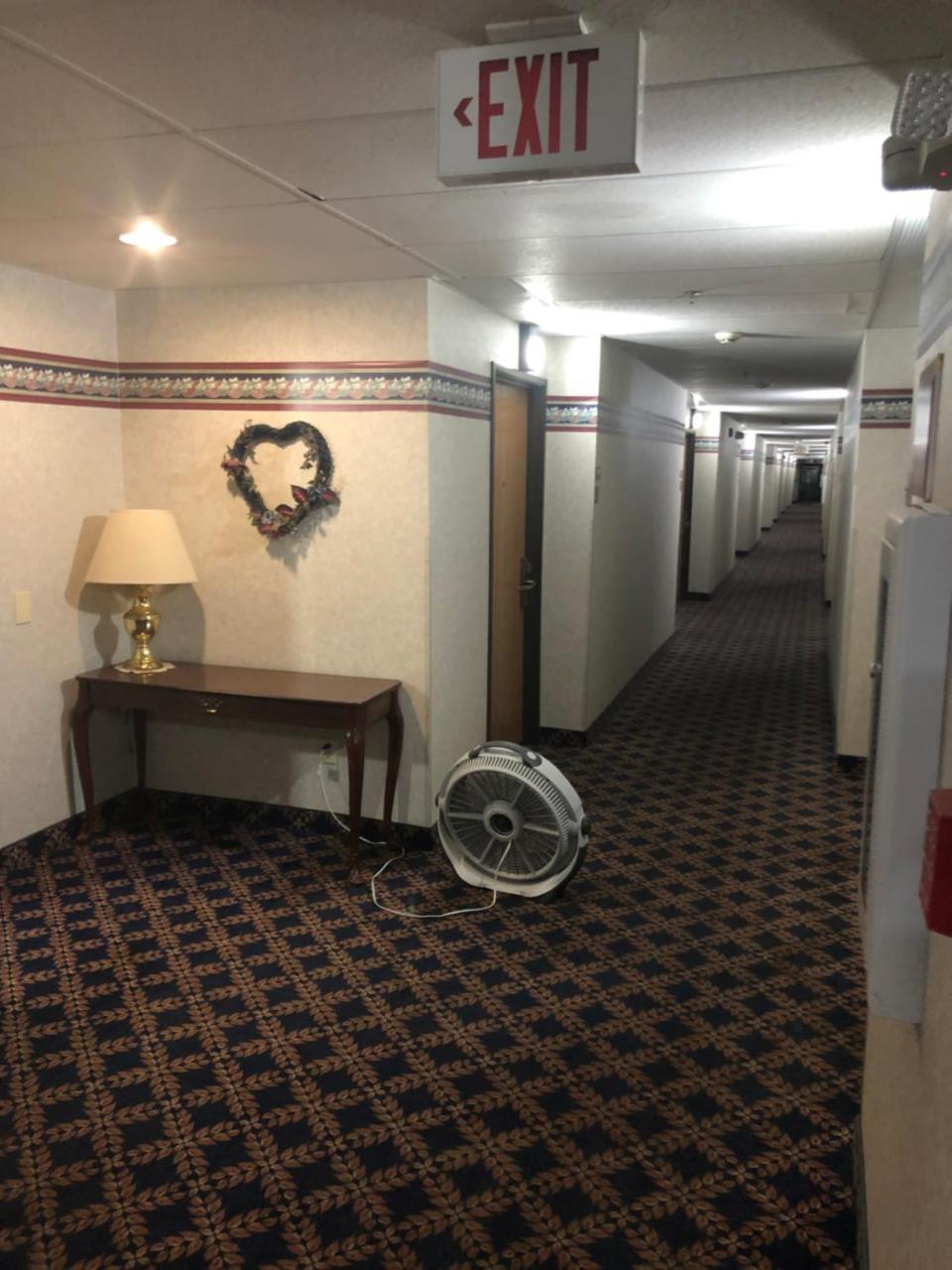 Quality Express Inn & Suites Mineral Wells Экстерьер фото